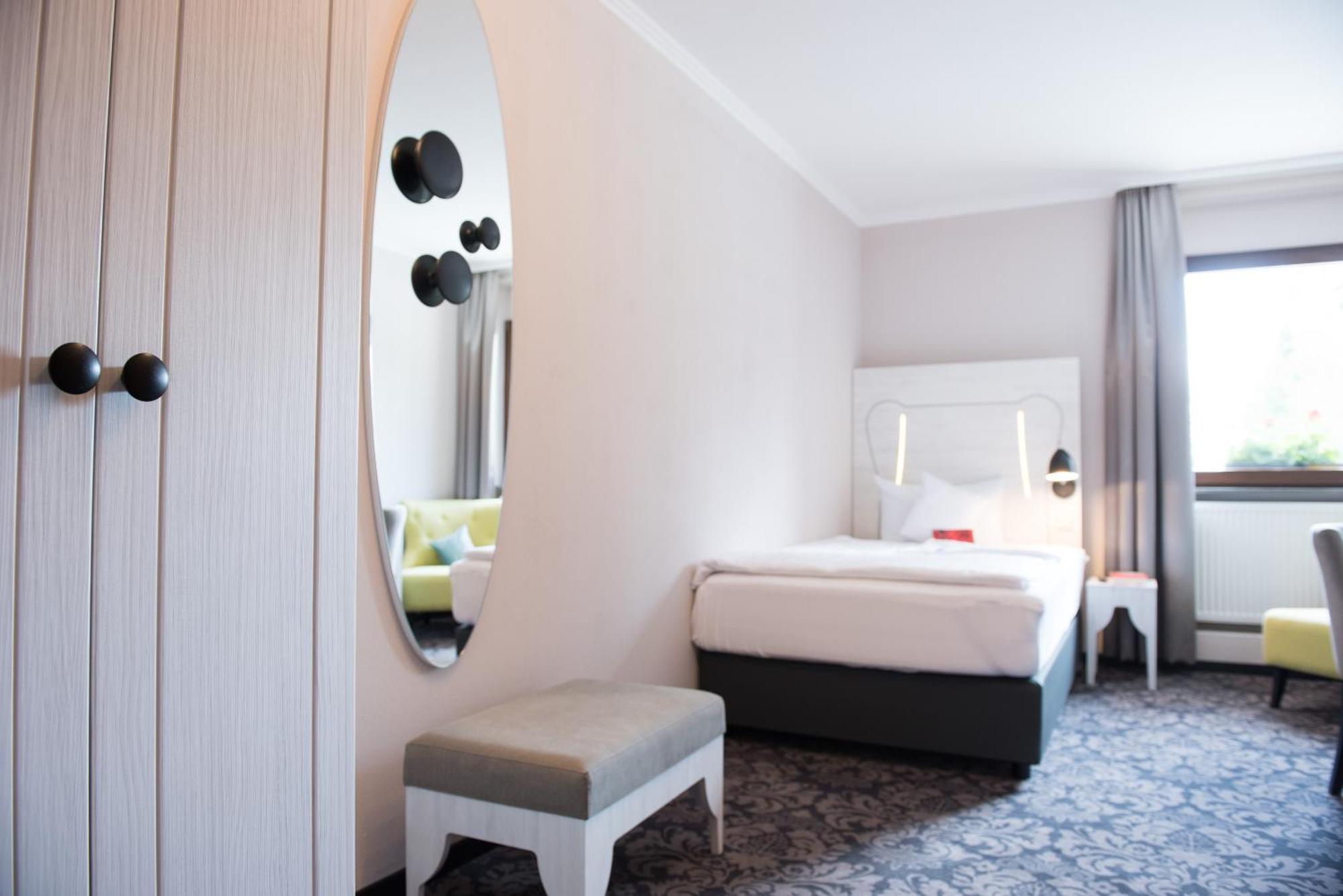 Parkhotel Schillerhain Кірхгаймболанден Екстер'єр фото