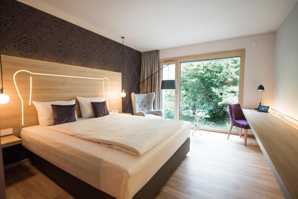 Parkhotel Schillerhain Кірхгаймболанден Екстер'єр фото